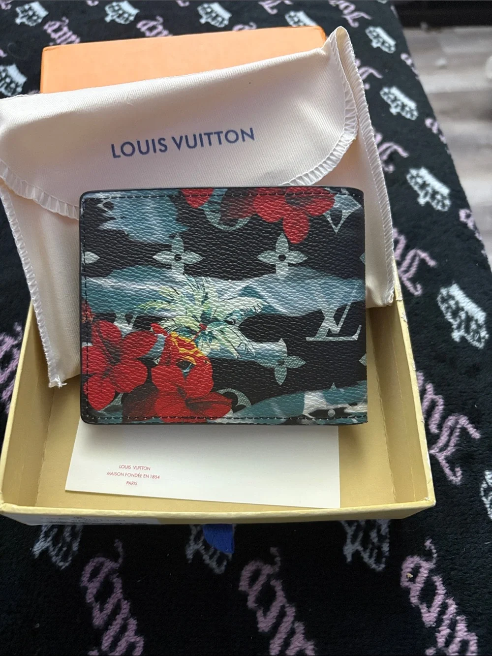 The Unbranded Brand lv bi